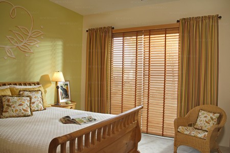 Wood blinds vs faux wood blinds making the right choice